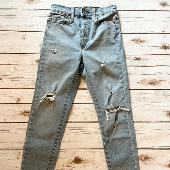 🛍FLASH SALE! Levi’s Wedgie Jeans - Picture 2 of 6
